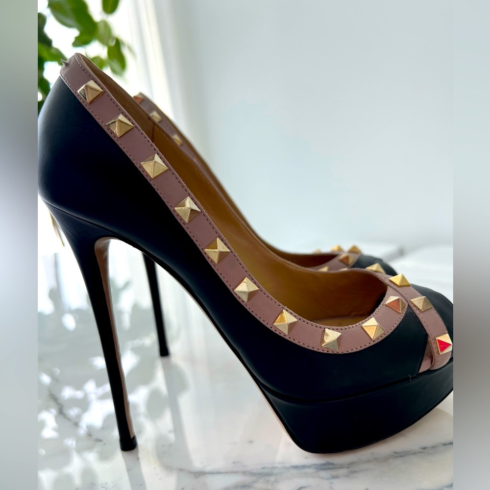 Authentic Valentino Heels 👠